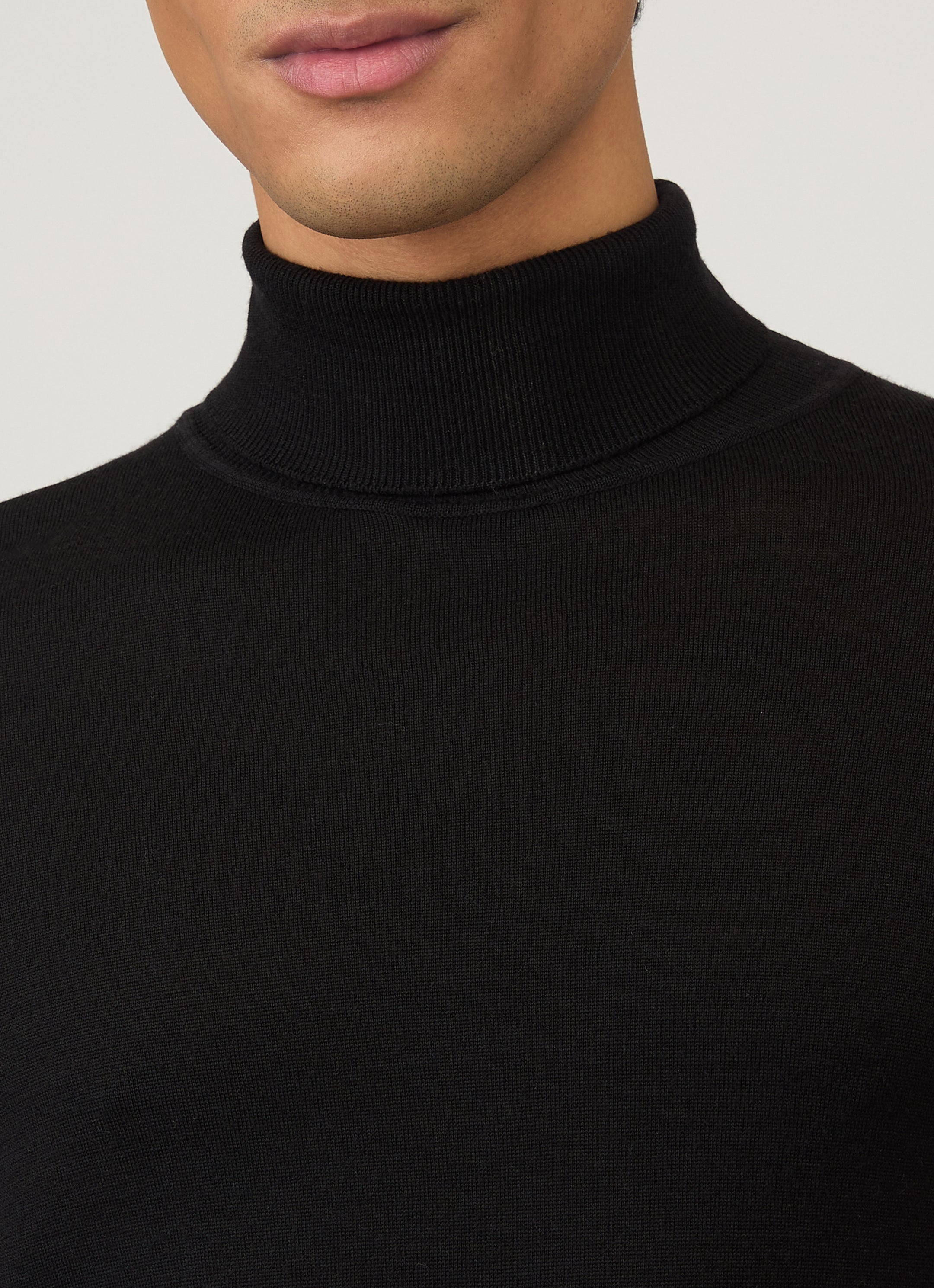 Men's Extra-Fine Merino Roll Neck in Black