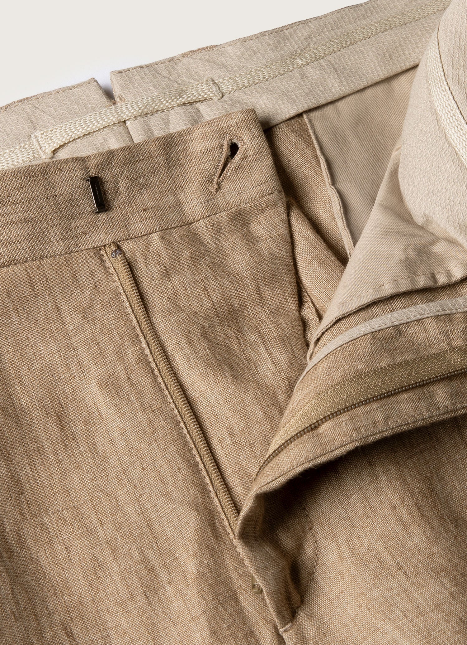 Men's Pleated Linen Trouser in Dune Melange