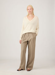 Women's Relaxed Mulberry Silk V-neck Jumper in Ecru