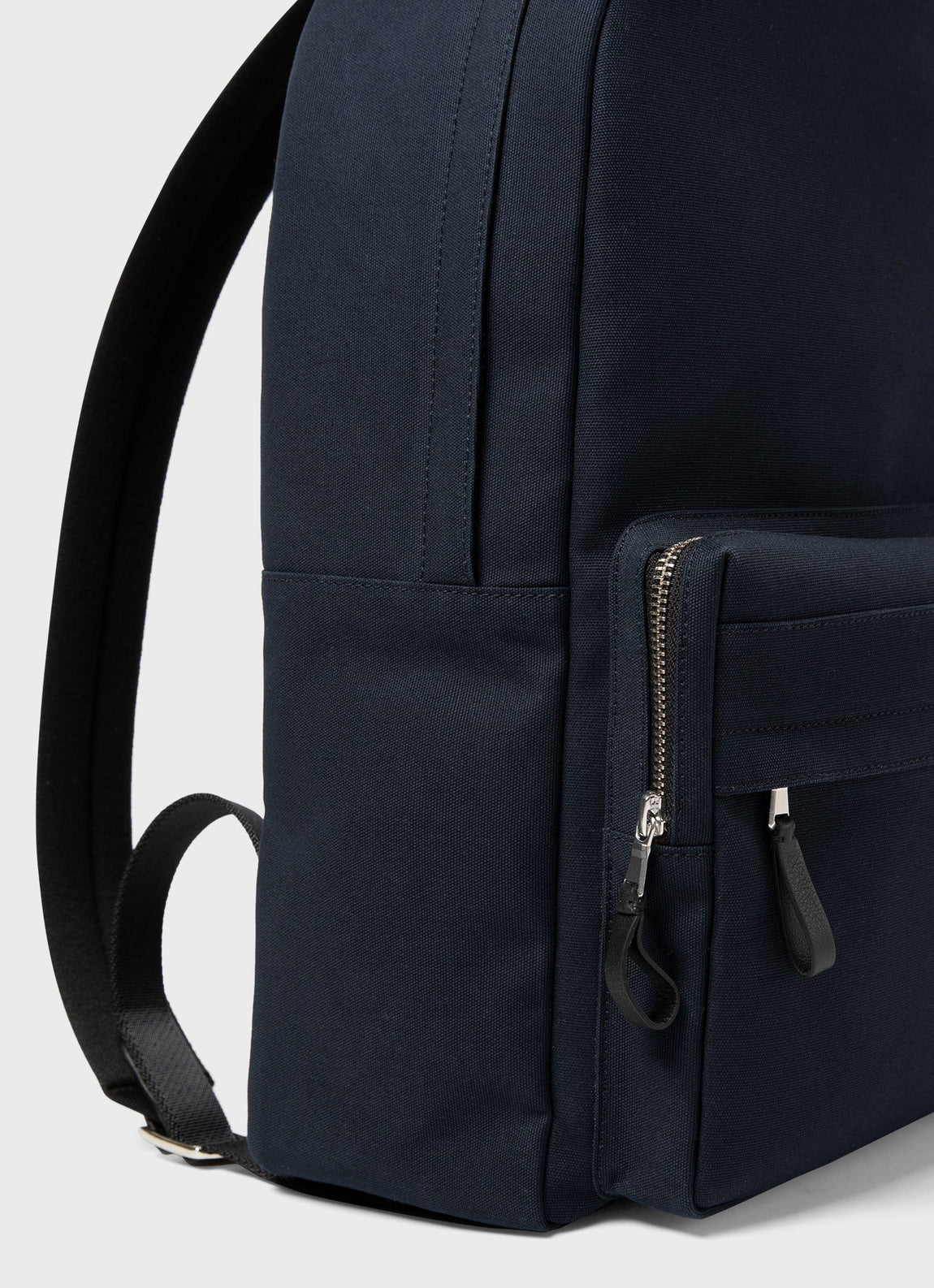 Backpack in Navy - Navy