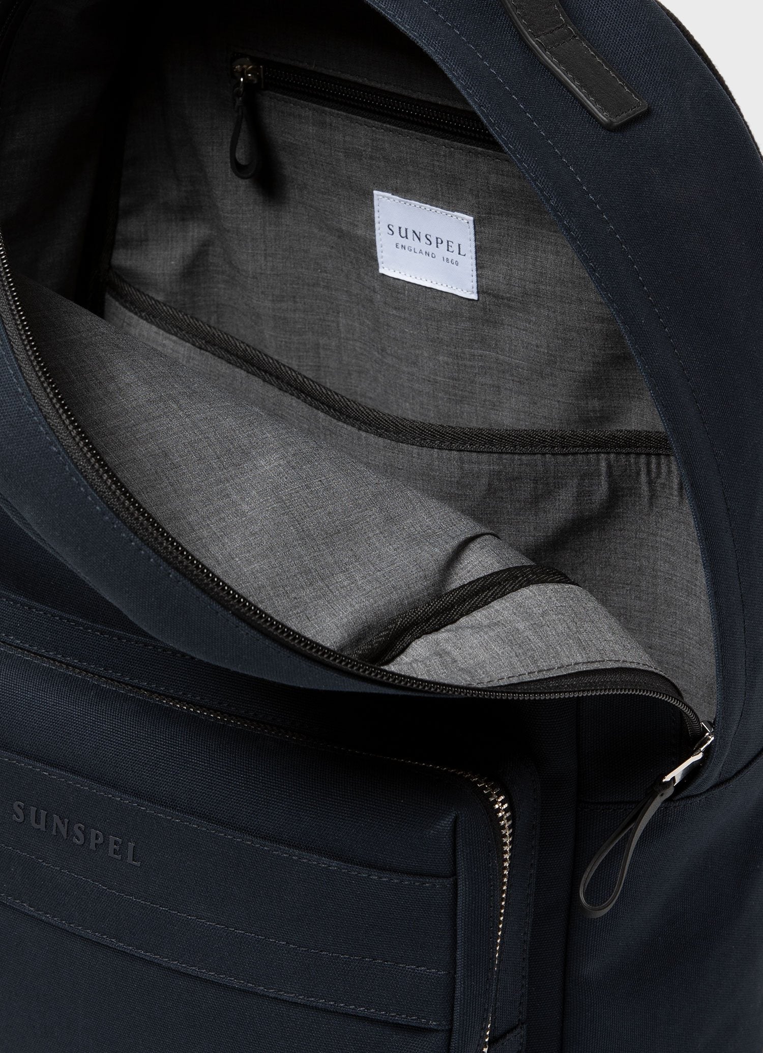 Backpack in Navy - Navy