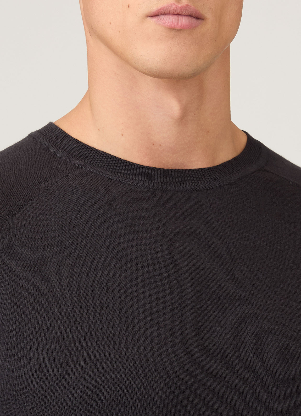 Men's Sea Island Cashmere Crew Neck Jumper in Black