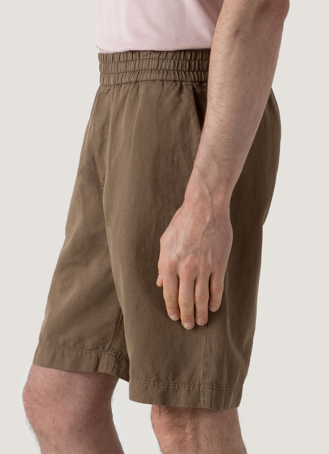 Men's Cotton Linen Drawstring Shorts in Dark Tan