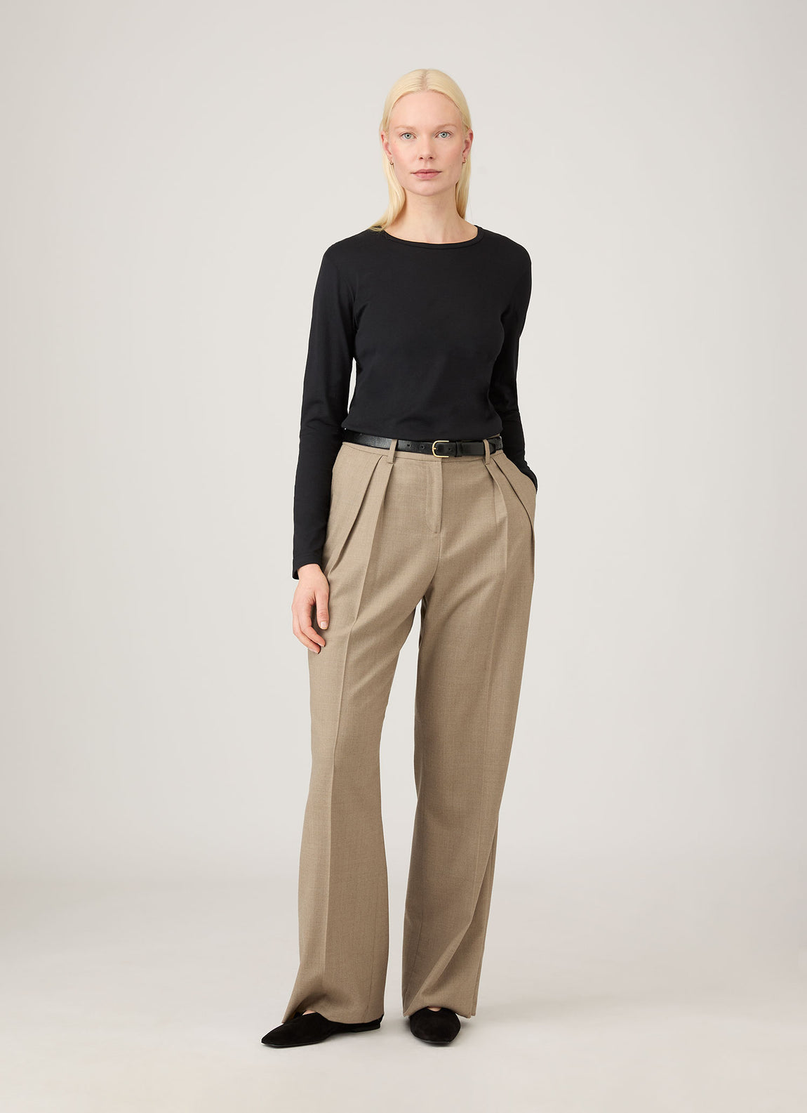 Women's Long Sleeve Classic T-shirt in Black