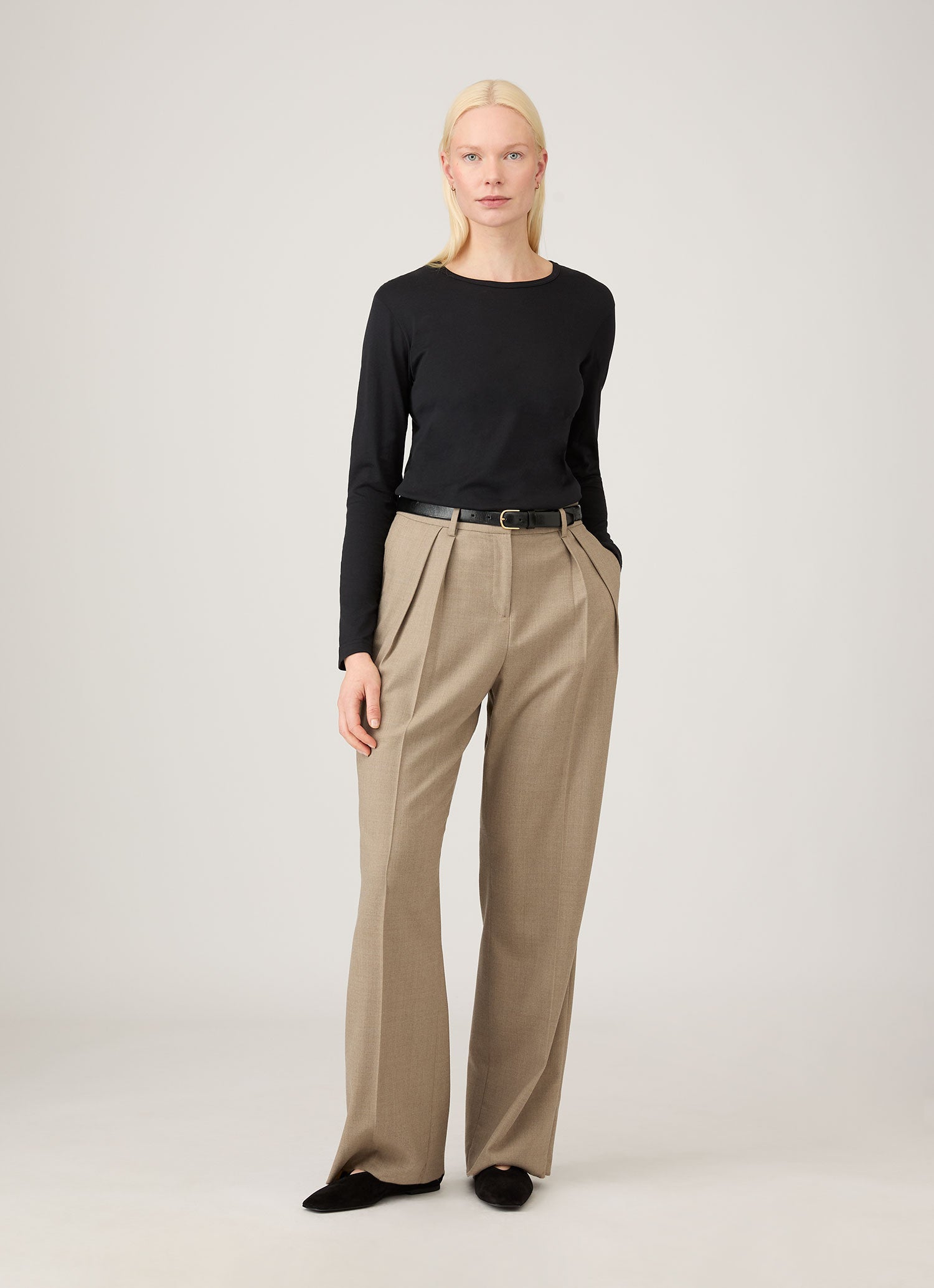 Women's Long Sleeve Classic T-shirt in Black